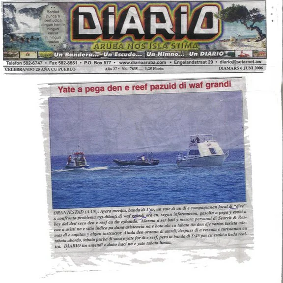 Front page of Aruba's Diario newspaper with a
                      photograph of police boats alongside a dive boat
                      on the water.